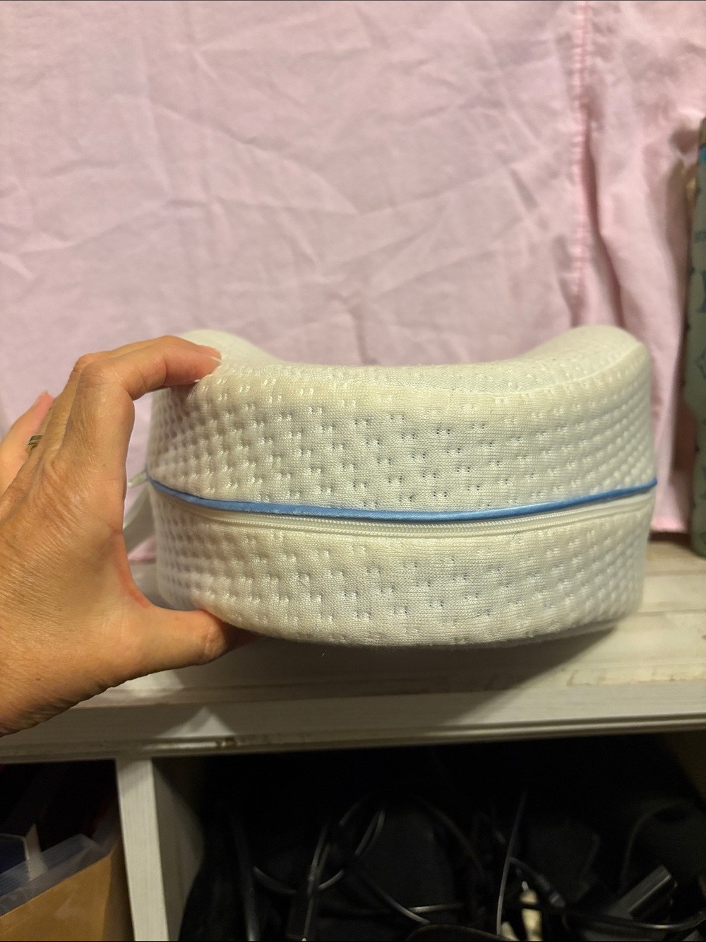 Contour Legacy Leg Pillow - White/Blue Packaging - Picture 5 of 7